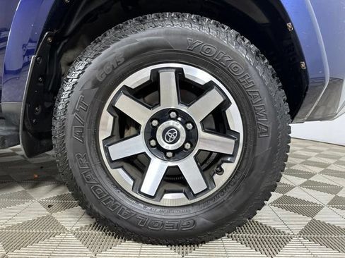 Used 2018 Toyota 4Runner TRD Off-Road Premium AWD/4WD image 7