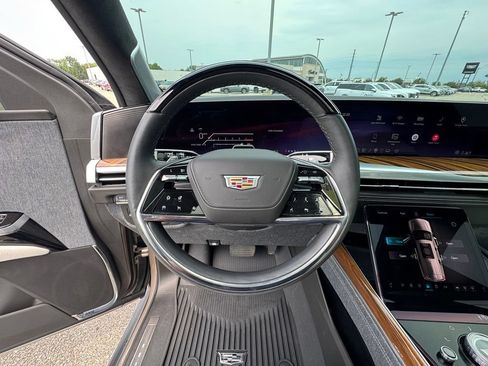 Certified 2025 Cadillac Escalade ESV Sport Platinum w/ LPO, ONYX Package AWD/4WD image 19
