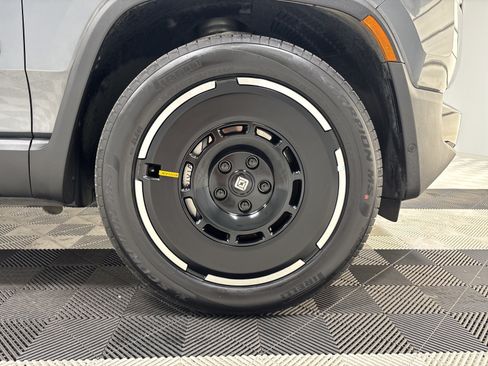 Used 2025 Rivian R1S Adventure Dual AWD/4WD image 11