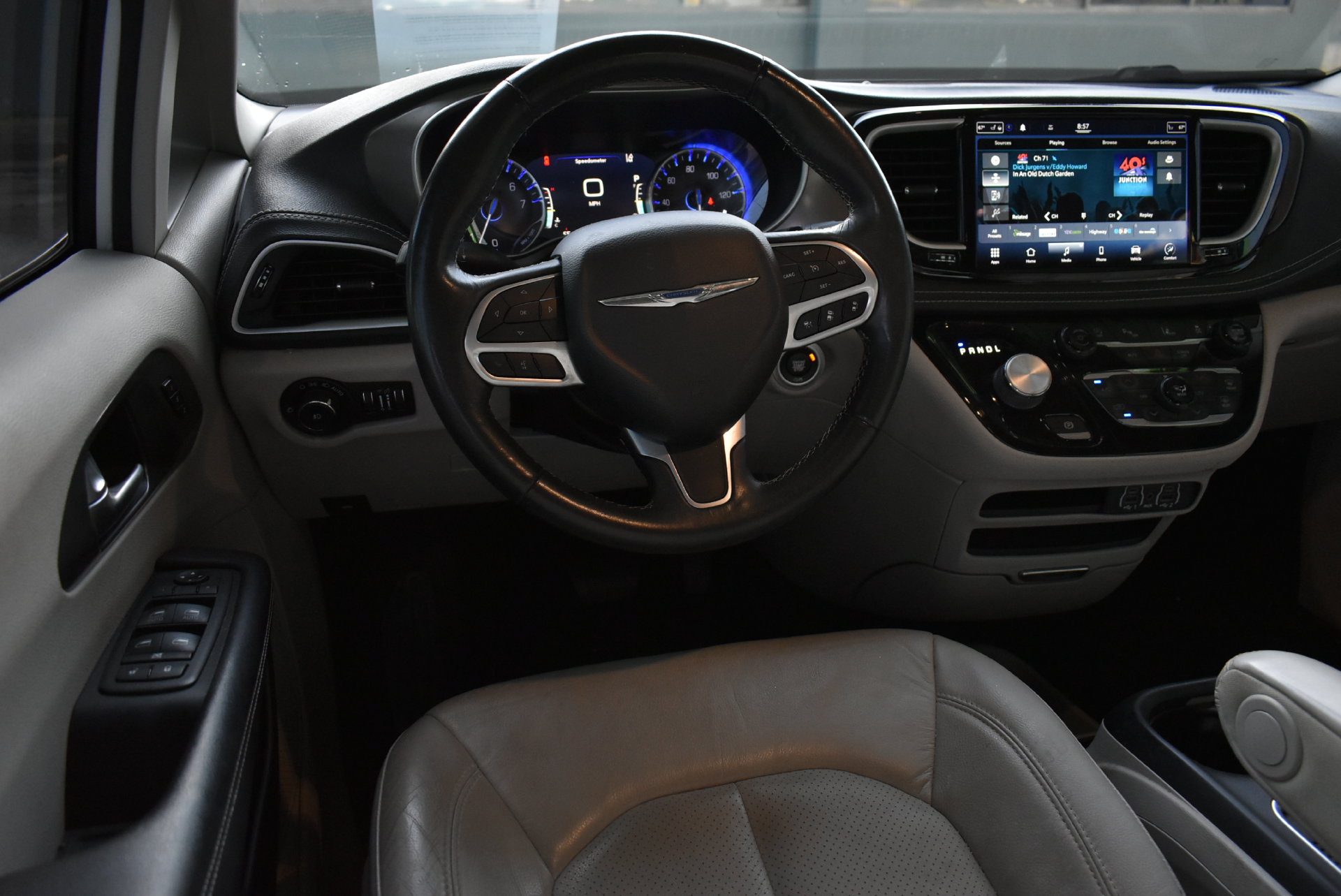 Used 2021 Chrysler Pacifica Touring-L FWD image 16