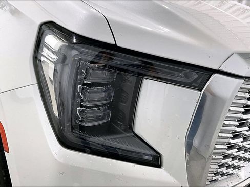 Used 2023 GMC Yukon Denali w/ Denali Reserve Package AWD/4WD image 12