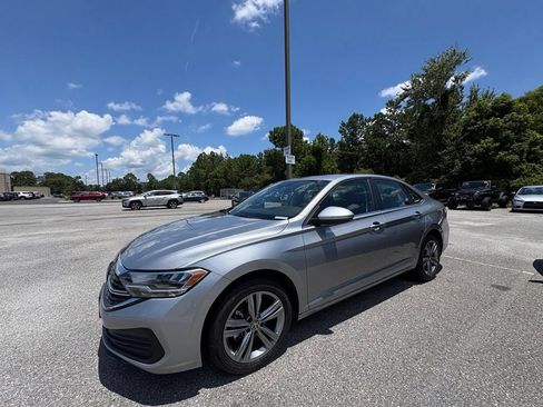 Used 2024 Volkswagen Jetta SE FWD image 4