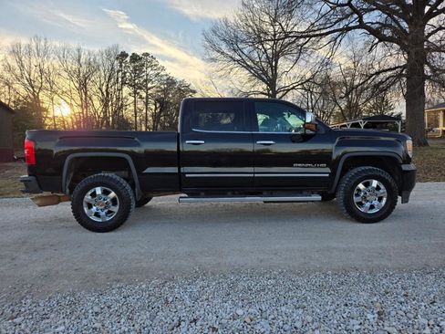 Used 2015 GMC Sierra 2500 Denali w/ Duramax Plus Package image 10