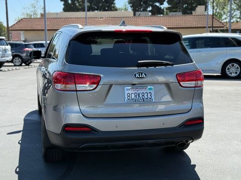 Used 2018 Kia Sorento LX image 9