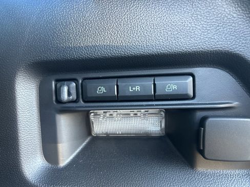 Used 2025 Ford Explorer Platinum image 12