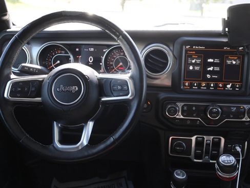 Used 2018 Jeep Wrangler Unlimited Sahara image 24