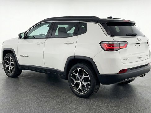 Used 2025 Jeep Compass Limited image 6