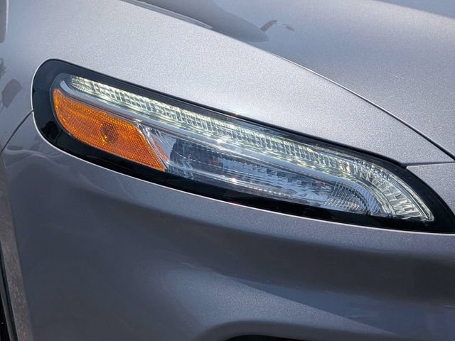 Used 2018 Jeep Cherokee Latitude FWD image 10