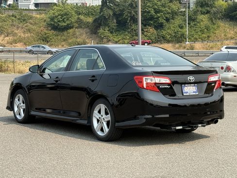 Used 2012 Toyota Camry SE FWD image 14