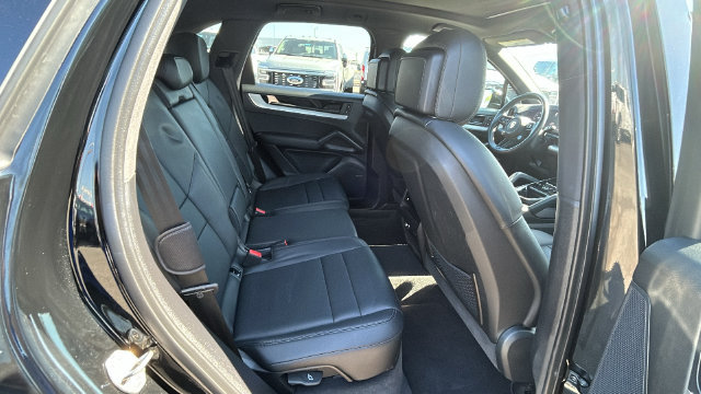 Used 2024 Porsche Cayenne AWD/4WD image 13