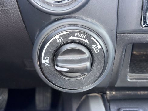 Certified 2024 Nissan Titan SV w/ SV Convenience Package AWD/4WD image 15