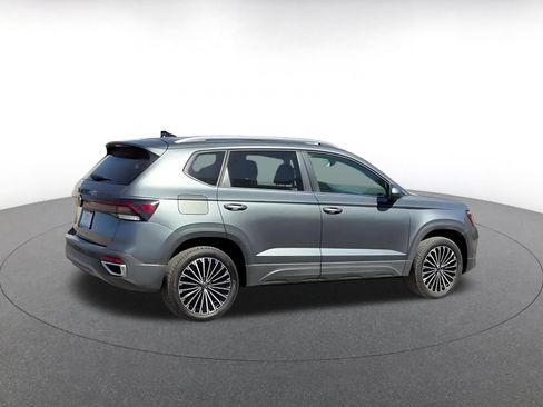 Used 2025 Volkswagen Taos SE FWD image 15