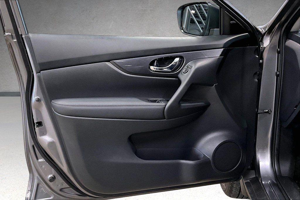 Used 2019 Nissan Rogue SV AWD/4WD image 21