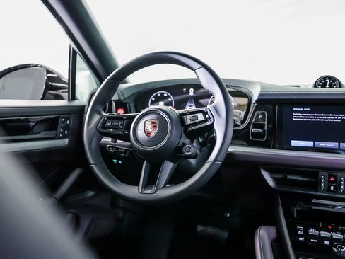 Certified 2025 Porsche Cayenne image 26