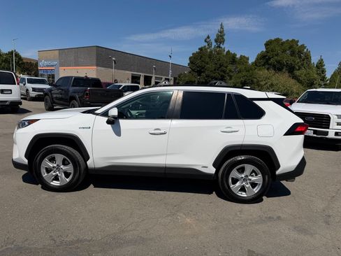 Used 2020 Toyota RAV4 XLE w/ Convenience Package AWD/4WD image 2