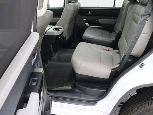 Used 2024 Toyota Sequoia Limited AWD/4WD image 31
