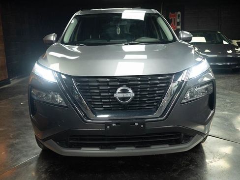 Used 2023 Nissan Rogue SV image 3