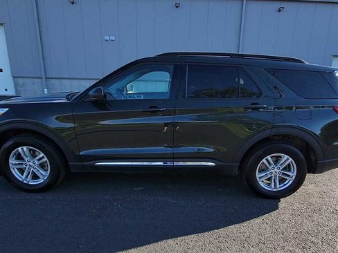 Used 2023 Ford Explorer XLT w/ Equipment Group 202A AWD/4WD image 5