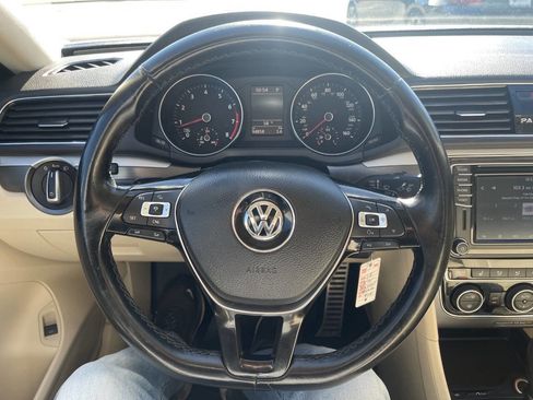 Used 2018 Volkswagen Passat 2.0T R-Line image 28