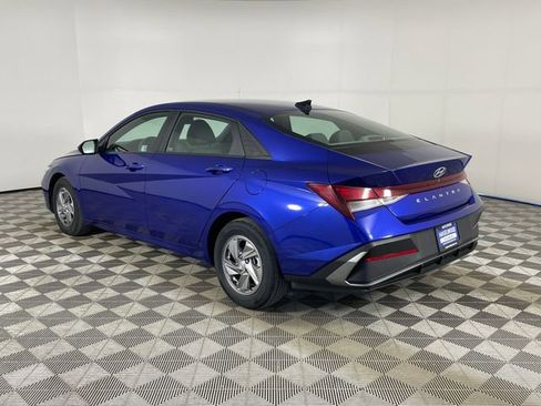 Certified 2025 Hyundai Elantra SE w/ Cargo Package FWD image 22