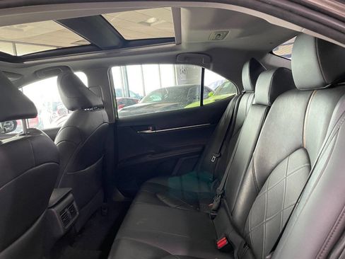 Used 2018 Toyota Camry XLE image 18