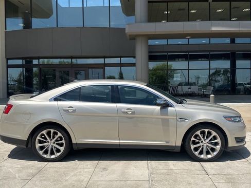 Used 2018 Ford Taurus Limited w/ Driver Assist Package FWD image 4