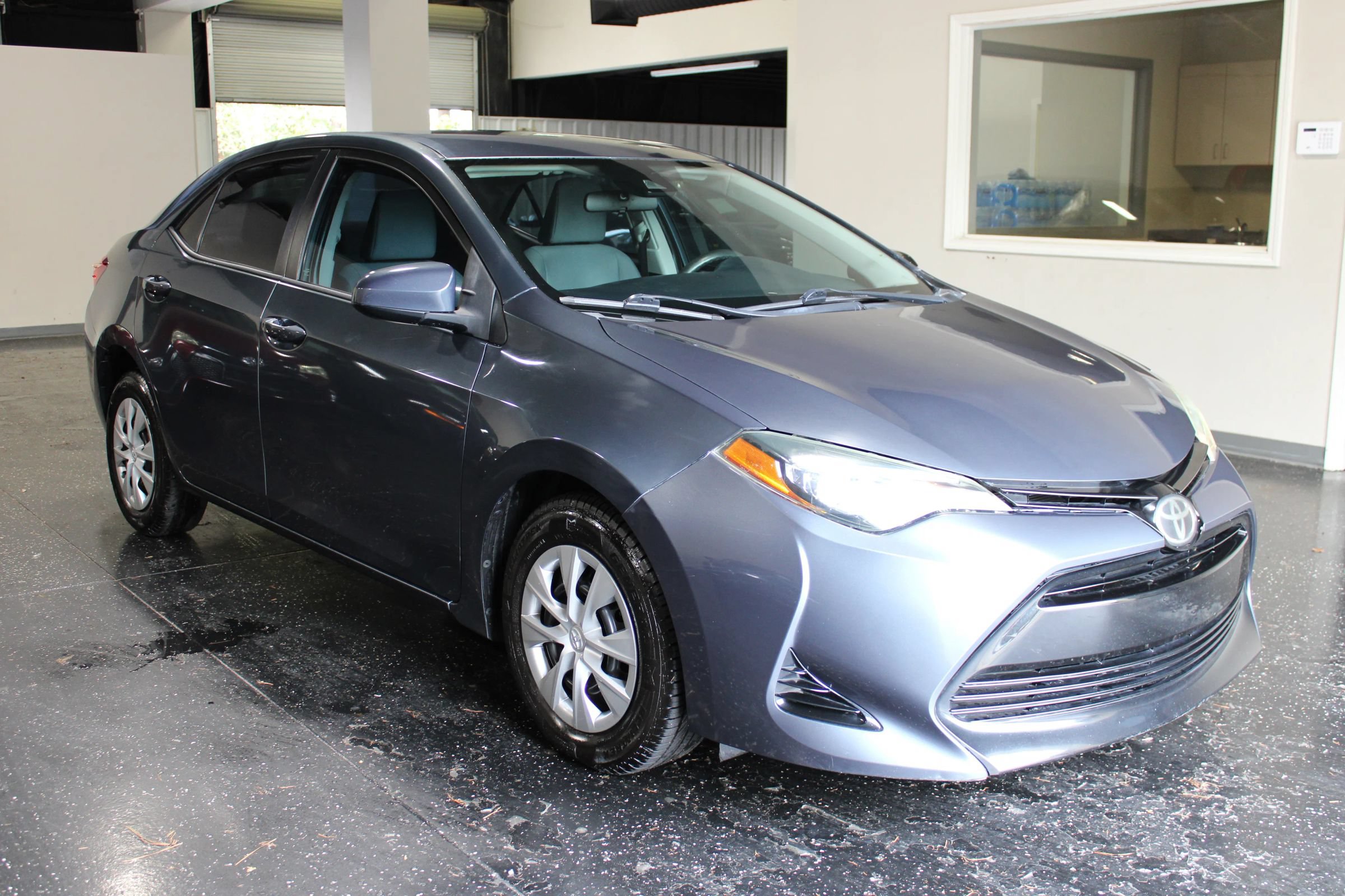 Used 2017 Toyota Corolla L FWD image 2