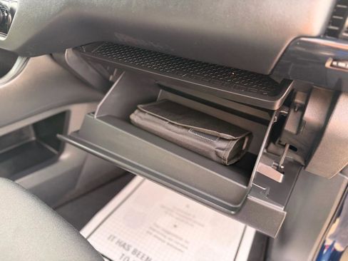 Used 2025 Nissan Pathfinder SV image 32