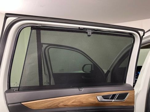 Used 2025 Volkswagen Atlas SE FWD image 41