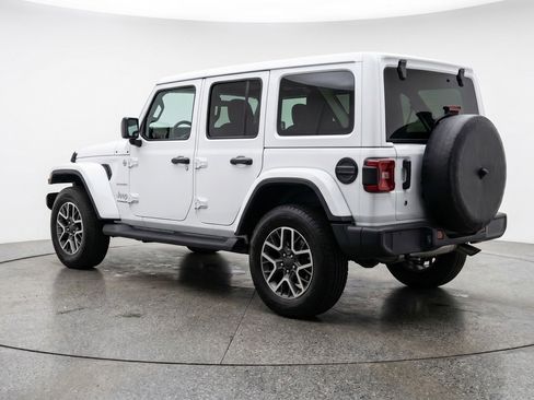 Used 2025 Jeep Wrangler Sahara image 6