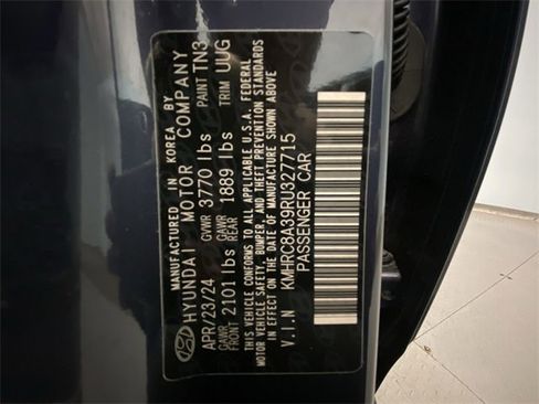 Used 2024 Hyundai Venue Limited image 27