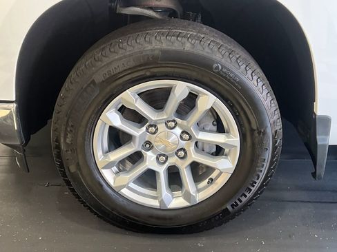 Used 2023 Chevrolet Silverado 1500 LT AWD/4WD image 5