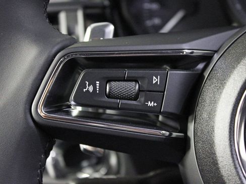 Certified 2025 Porsche Macan AWD/4WD image 24