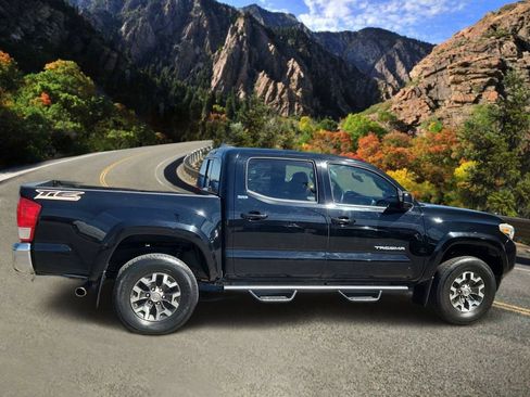 Used 2017 Toyota Tacoma SR5 RWD image 2