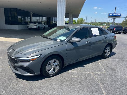Used 2026 Hyundai Elantra SE FWD image 1