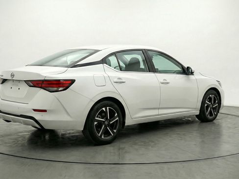Used 2025 Nissan Sentra SV FWD image 9
