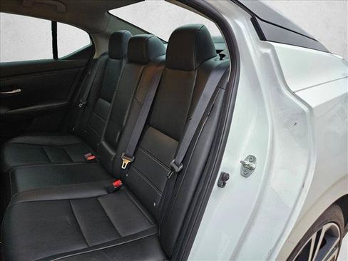 Used 2022 Nissan Sentra SR w/ SR Premium Package FWD image 13