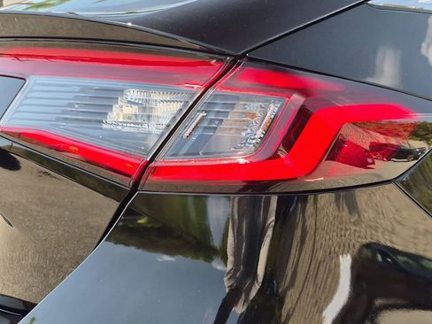 Used 2024 Honda Civic EX-L image 11