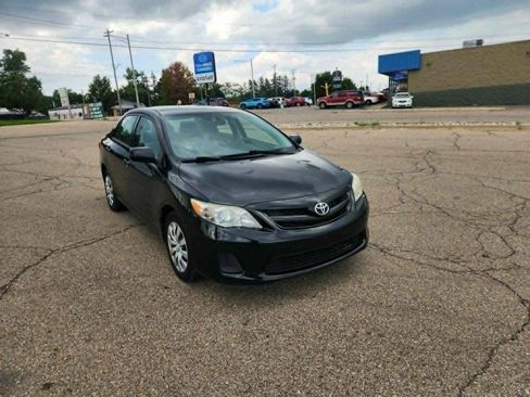 Used 2012 Toyota Corolla LE FWD image 2