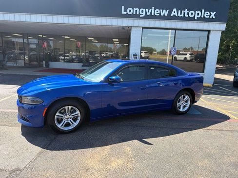 Used 2021 Dodge Charger SXT w/ Leather Interior Group RWD image 2