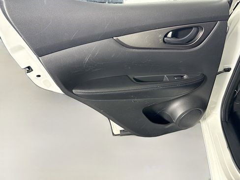 Used 2020 Nissan Rogue Sport S image 25