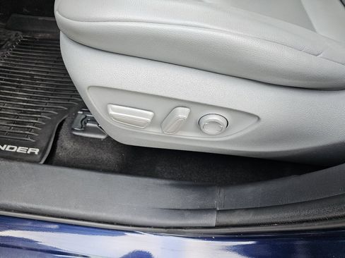 Used 2020 Toyota Highlander XLE image 13