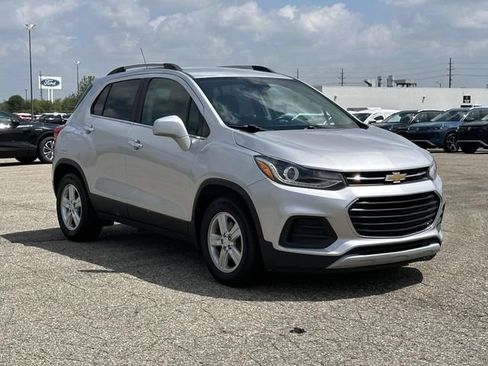 Used 2018 Chevrolet Trax LT w/ LT Convenience Package FWD image 6