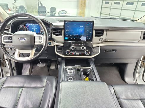 Used 2024 Ford Expedition XLT image 26