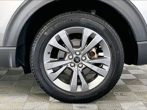 Used 2022 Ford Explorer XLT w/ Equipment Group 202A image 8