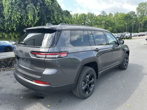 New 2025 Jeep Grand Cherokee L Altitude image 3