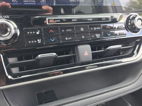 Used 2020 Toyota Highlander Platinum image 19