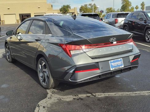 Used 2025 Hyundai Elantra Limited FWD image 3