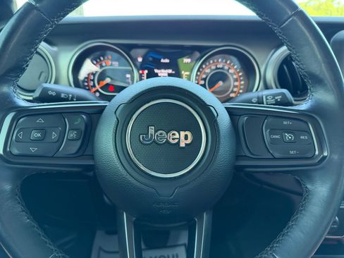 Used 2022 Jeep Gladiator Sport AWD/4WD image 17