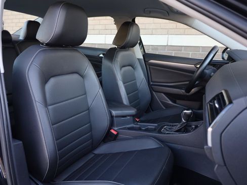 Used 2024 Volkswagen Jetta SE FWD image 29